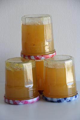 Pots de confiture à l'ananas